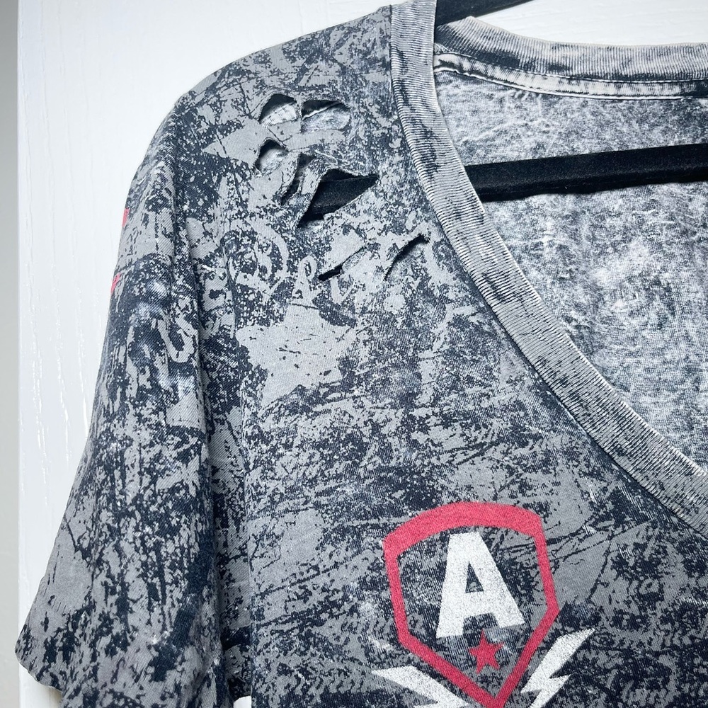 Buckle Affliction Black Gray Cutout V-Neck Graphic Tee - Picture 6 of 15